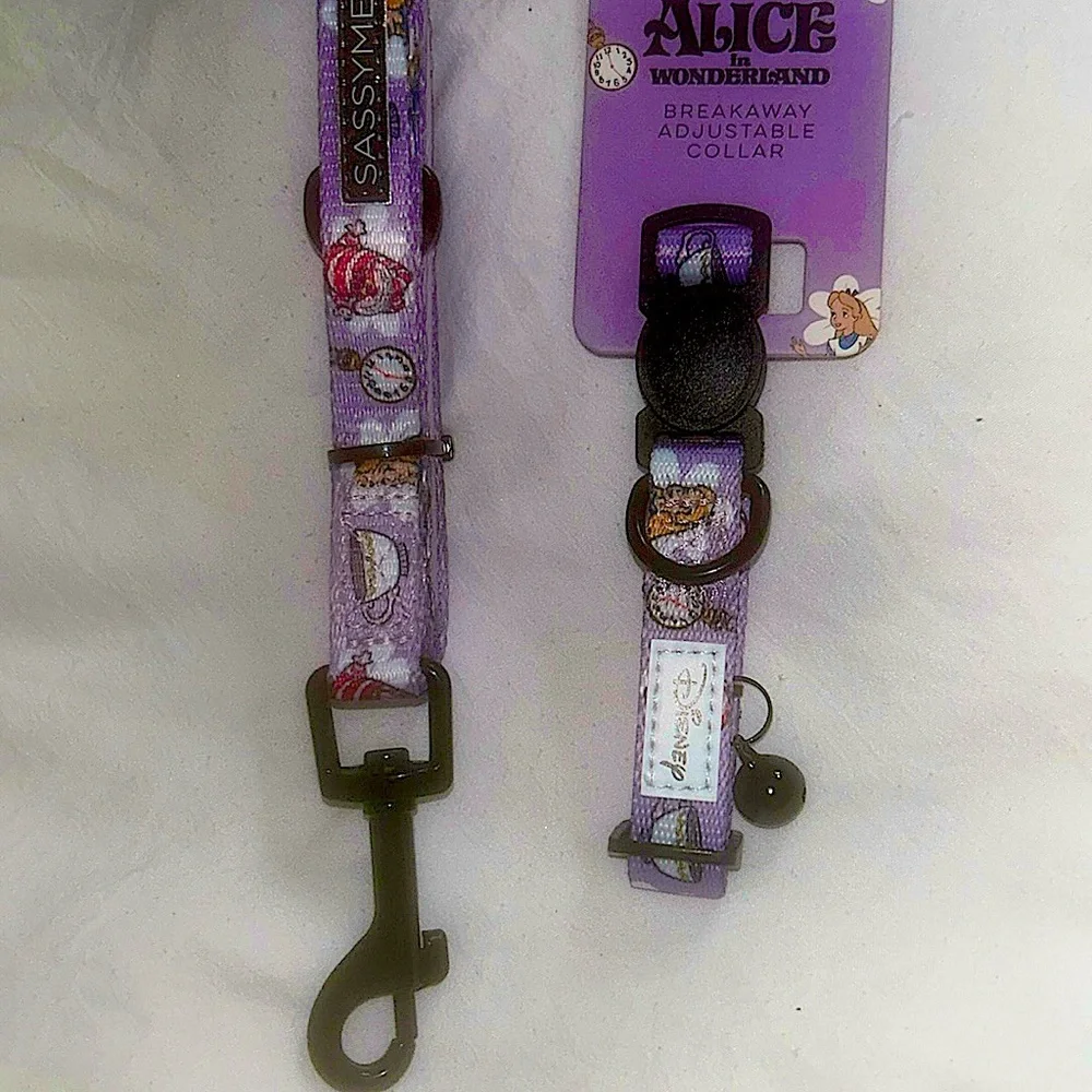 Sassy Meow Alice In Wonderland Cat Collar (M) and Matching Leash 6ft